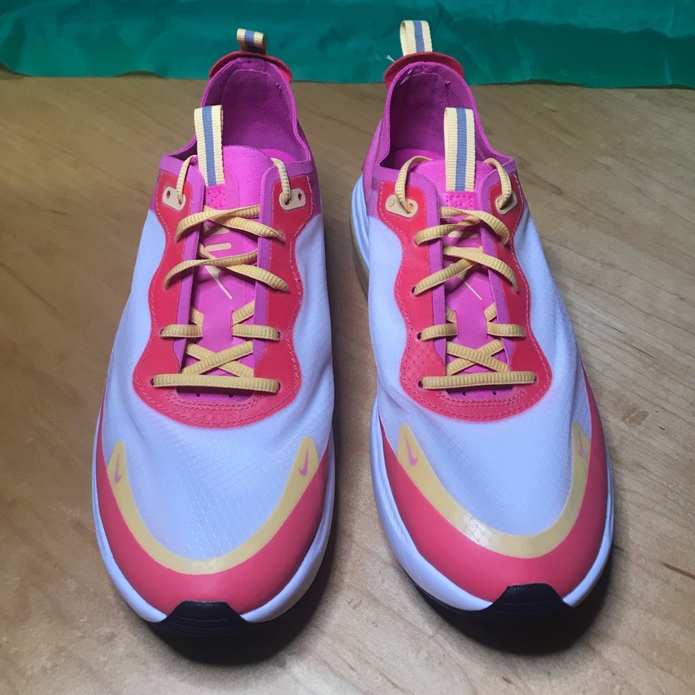 Nike Women’s Air Max Asia SE Laser Fuchsia White and Pink Sneaker Size 8 - Picture 2 of 10